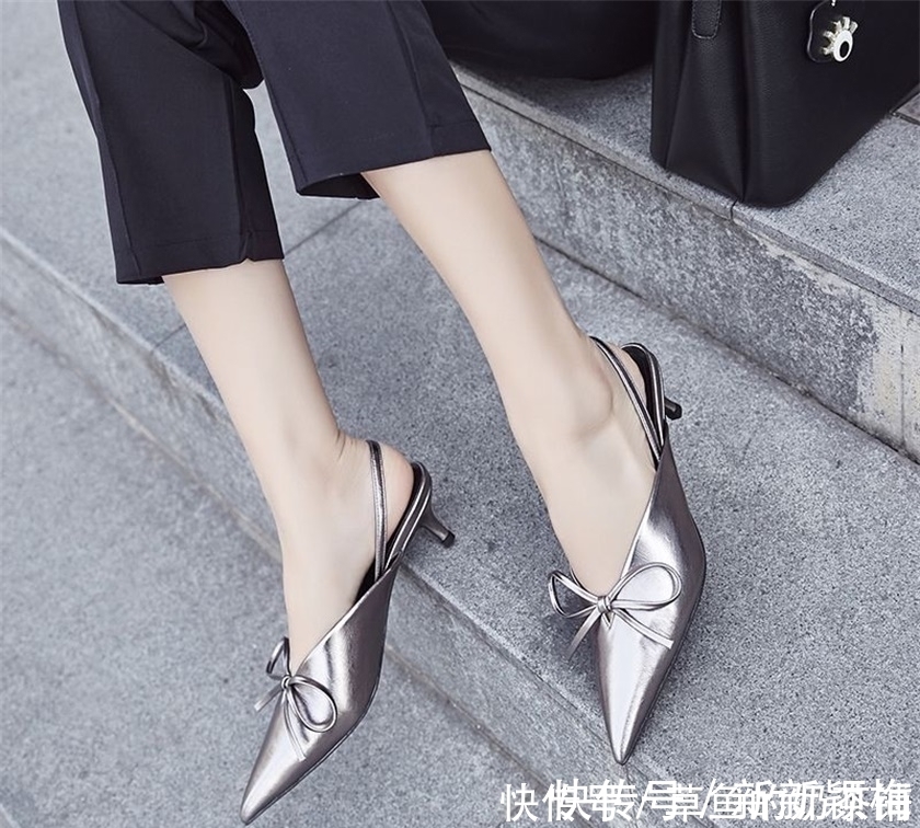 简约|一双简约而灵活的高跟鞋,为你带来一丝灵动美感