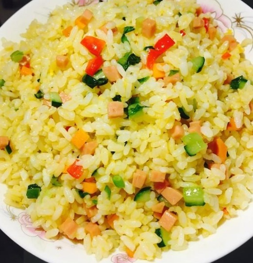 蛋炒饭很多人第一步就错了，此法做米饭粒粒分明，解馋好看也好吃