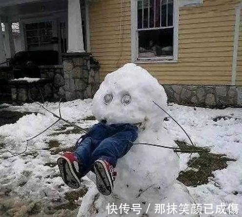 |搞笑图片幽默段子笑话:兄弟你先把烟放下再说吧,看书是没用的