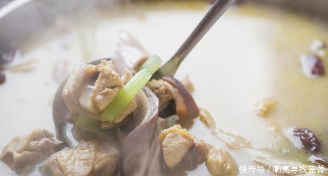 驱走|鸡肉细腻猪肚弹脆,驱走冬日的寒气,只要这锅猪肚鸡就够了!