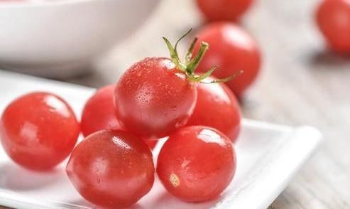 女性不想老太快，常吃3種食物，補充營養，抗衰老，保持肌膚彈性