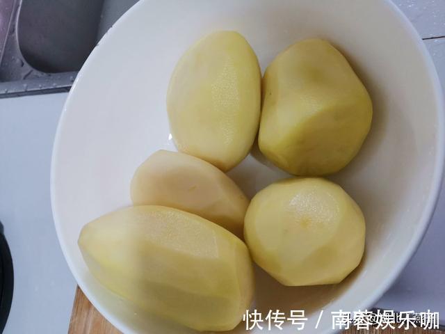 妙招|炸薯条时，土豆最忌焯水后就炸！教您一妙招，薯条香脆不发软