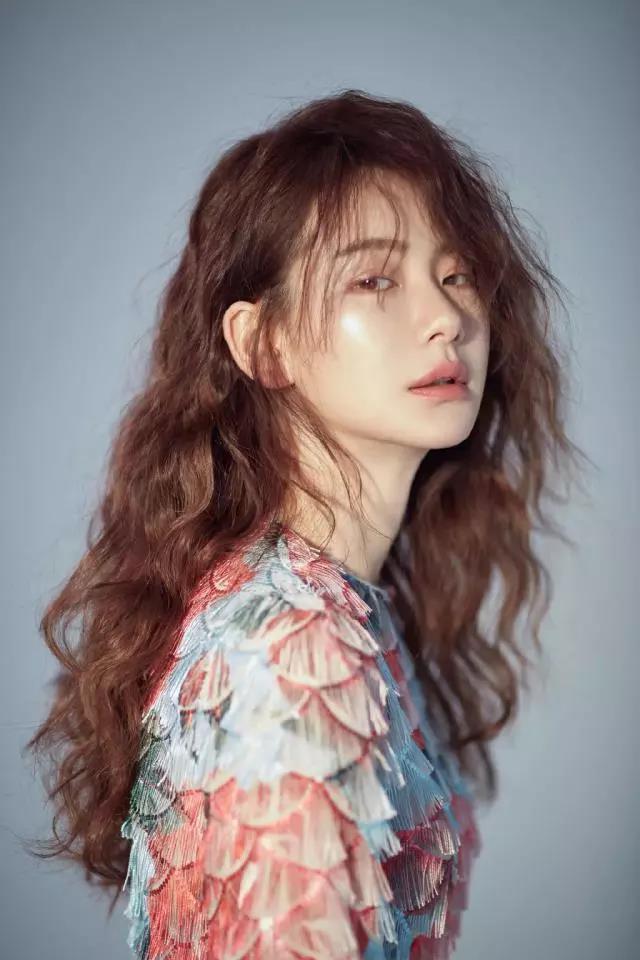 羊毛卷 真正会打扮的女人,通常会留的“5种”发型,轻松遮盖发际线问题