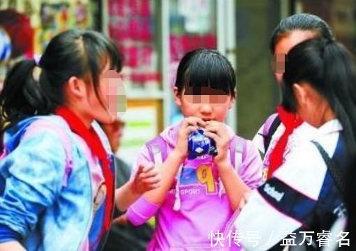 地位|有这4种特征的孩子，在班里“地位”很低，家长要帮忙改善