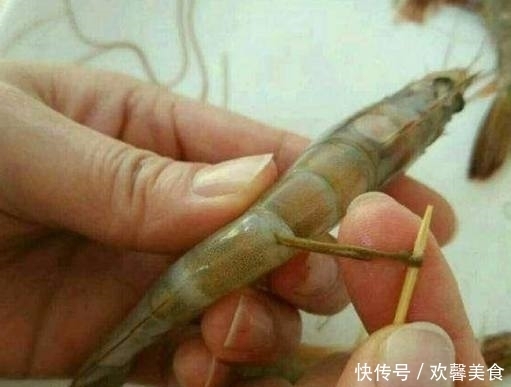 用水|大虾以后不要再用水煮了,教会你一招,让你一次吃个爽