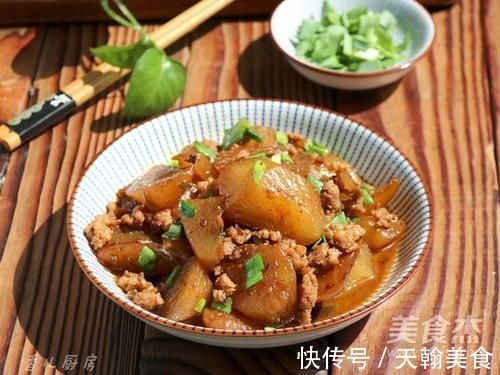 白萝卜|它是肺部的“大救星”，润解咽喉，清肺排毒，吸烟人士得要多吃！