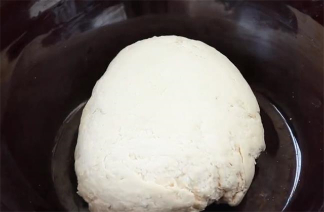 想吃刀削面不用出去吃，手把手教你在家做出来，劲道爽滑，超简单！