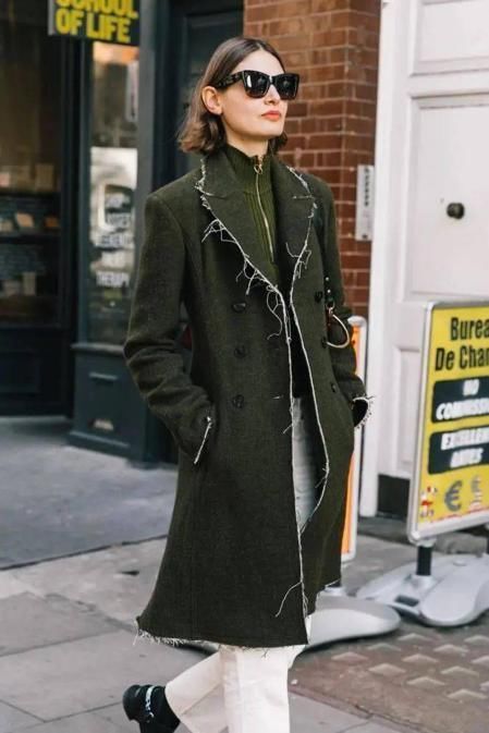 不管是大衣还是羽绒服,尽量别穿这3个“颜色”,不耐看也不耐穿