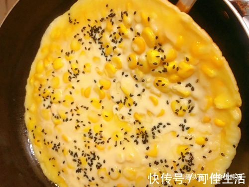 玉米最好吃做法,加一袋牛奶,筷子一搅,柔软香甜,给肉都不换!