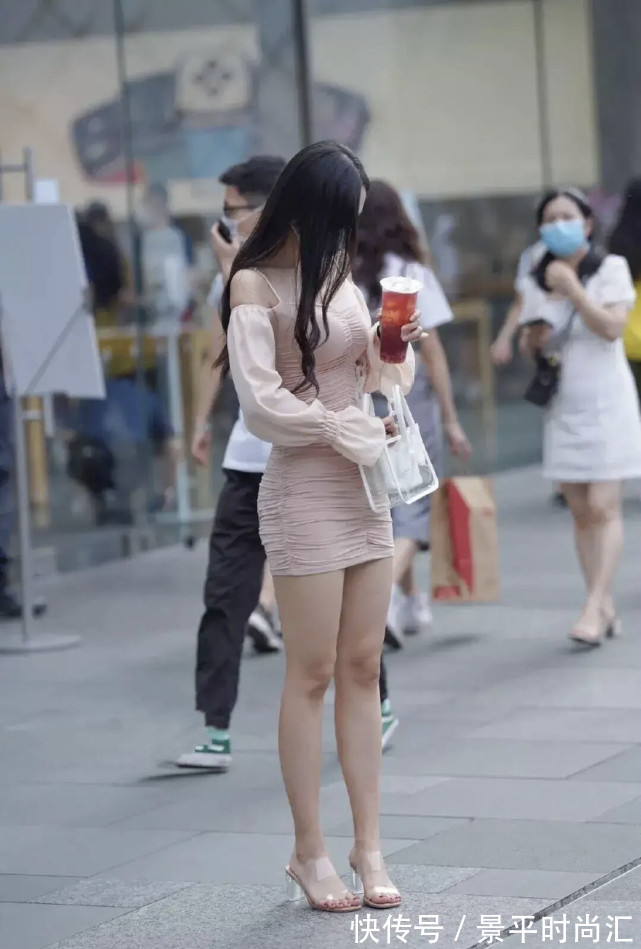 美女 身材“有料”怎么穿?将重心放在细节搭配上,生图下也会楚楚动人