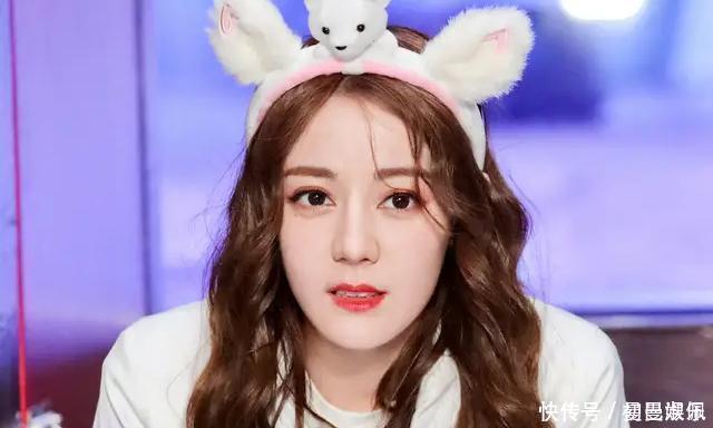 2020年很火的“显白”发色,减龄又百搭,配什么发型都好看