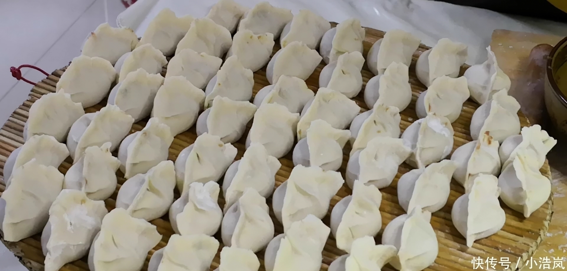 吃饺子|饺子包好后,直接放冰箱就“废了”,教你一招,饺子不粘连不开裂