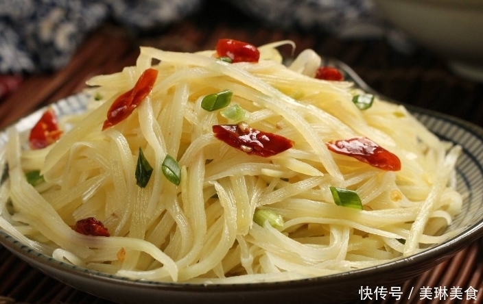 炒土豆丝时不要只知道加醋,掌握正确的方法,做完爽脆可口还入味