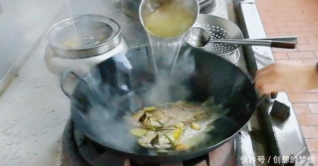 鲫鱼羊肉汤——酒店大厨将羊肉、萝卜、鲫鱼合烹,营养健康价值高