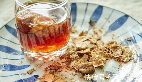 枇杷叶|秋冬感冒容易咳嗽，喉咙很难受？喝水时加点料，喉咙慢慢变舒服