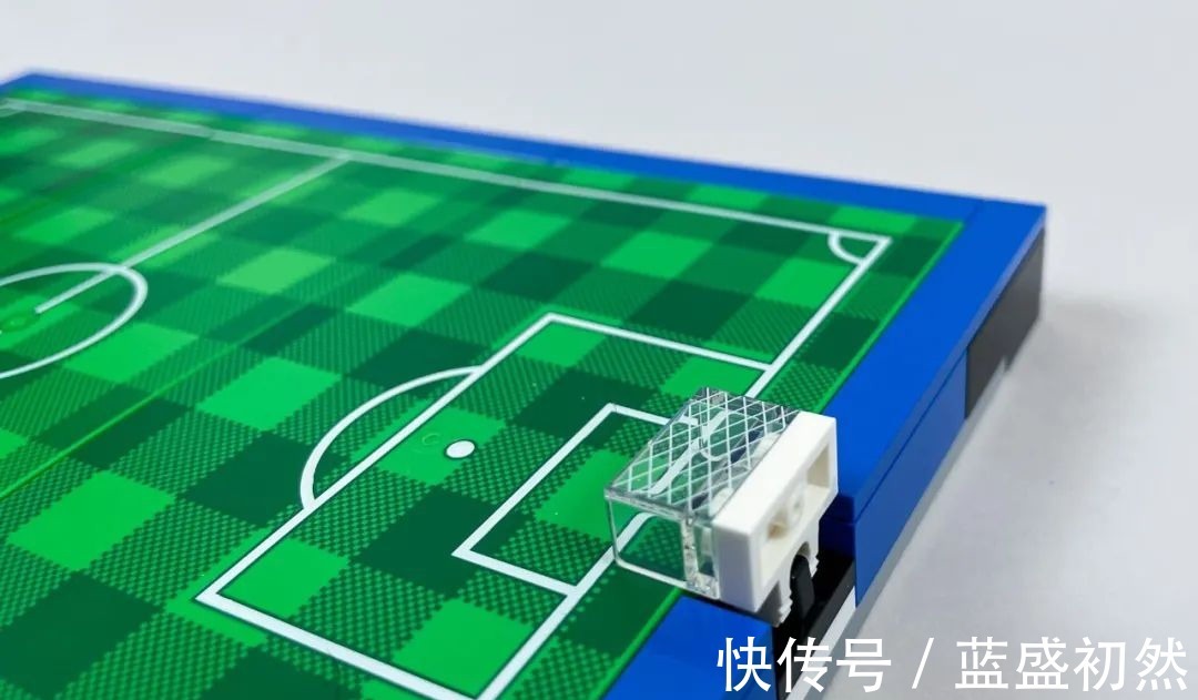 足球场|乐高10299皇家马德里足球场——圣地亚哥·伯纳乌球场开箱评测!