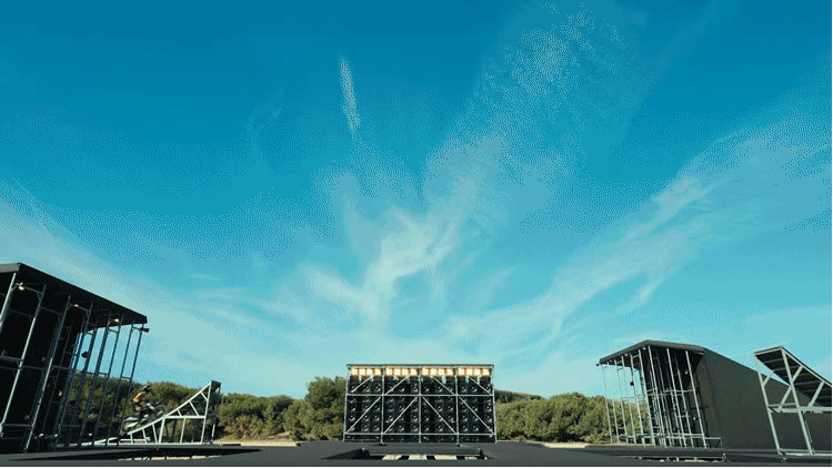 时代|除了“潮牌化”，高奢还能怎么讨好Z时代？