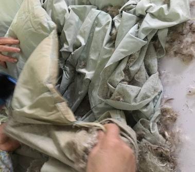 旧羽绒服别再扔了,聪明主妇都那么做,家里又多一张羽绒被