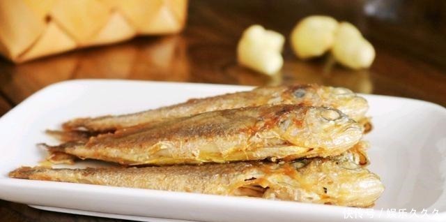 煎黄花鱼的时候,多加1步,煎好的黄花鱼外酥里嫩不易碎