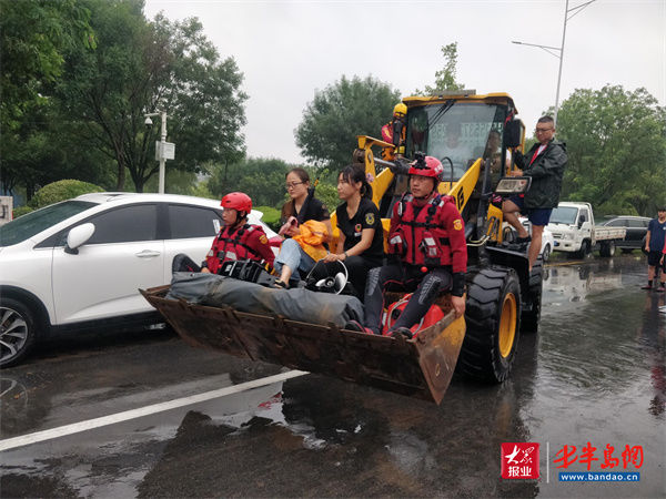 青岛红十字蓝天救援队|青岛地铁人王伦珂随救援队奔赴河南参与救援