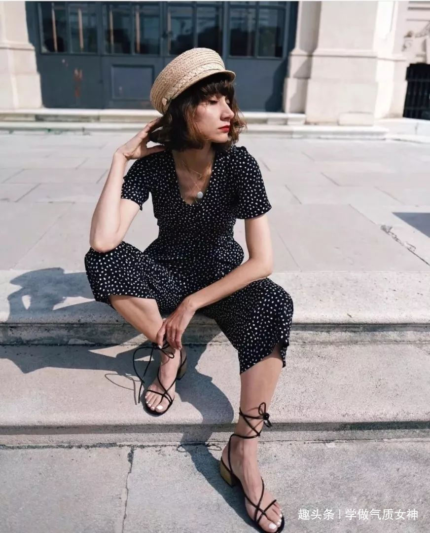 一字带凉鞋 凉鞋,这样穿才时髦 !