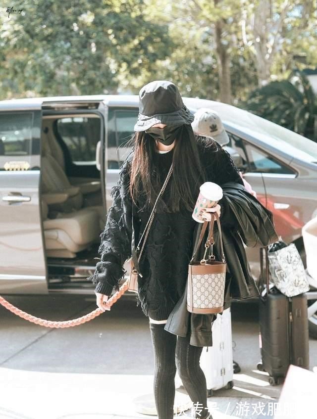 紧身牛仔裤 如今“露脚踝”已经过时了!这才是秋冬正确的穿搭方式,时髦保暖!