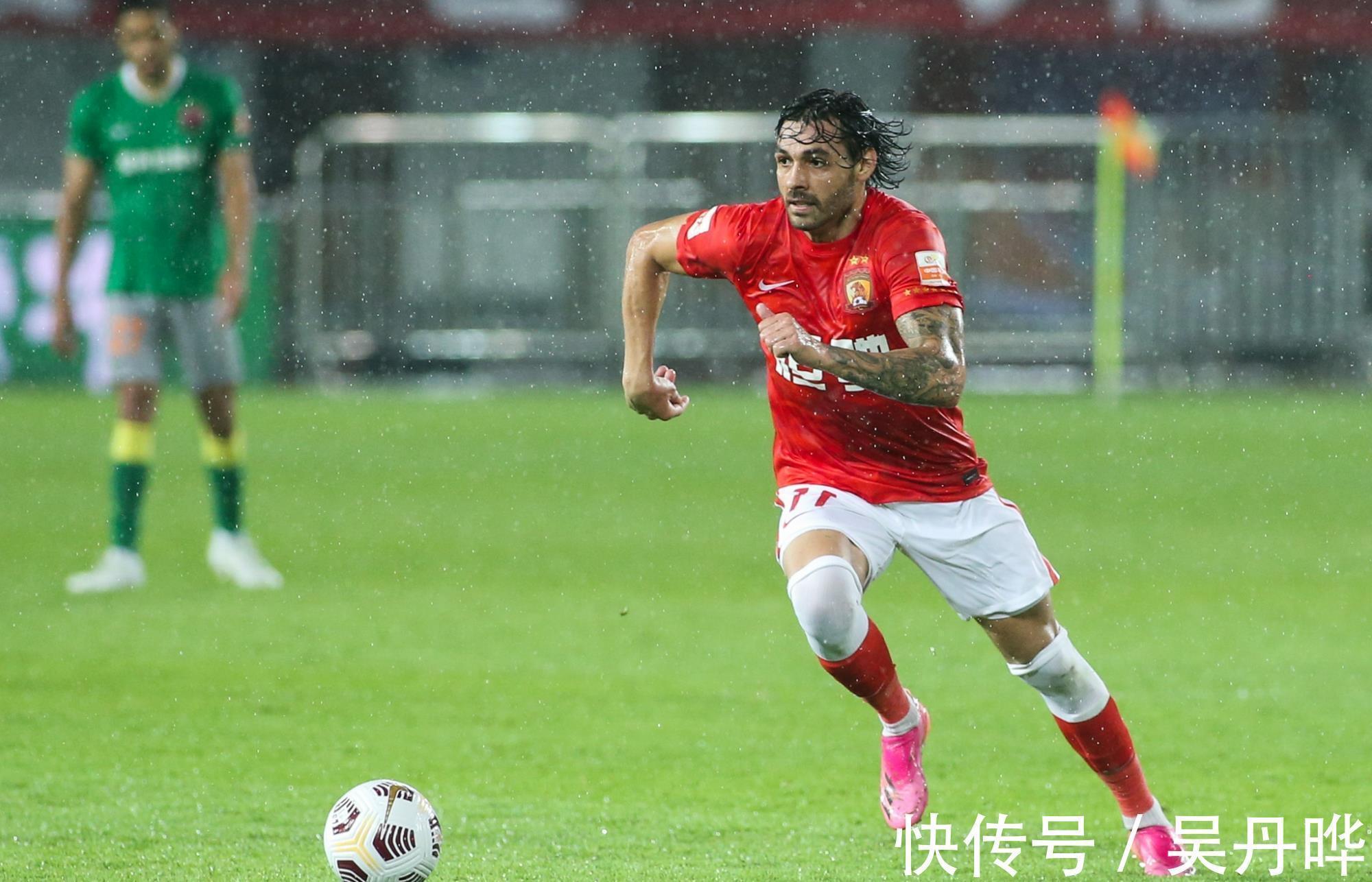 巴甲|30岁留洋成中国足球第一人，薪水是武磊4倍，他能在巴甲拿金球？