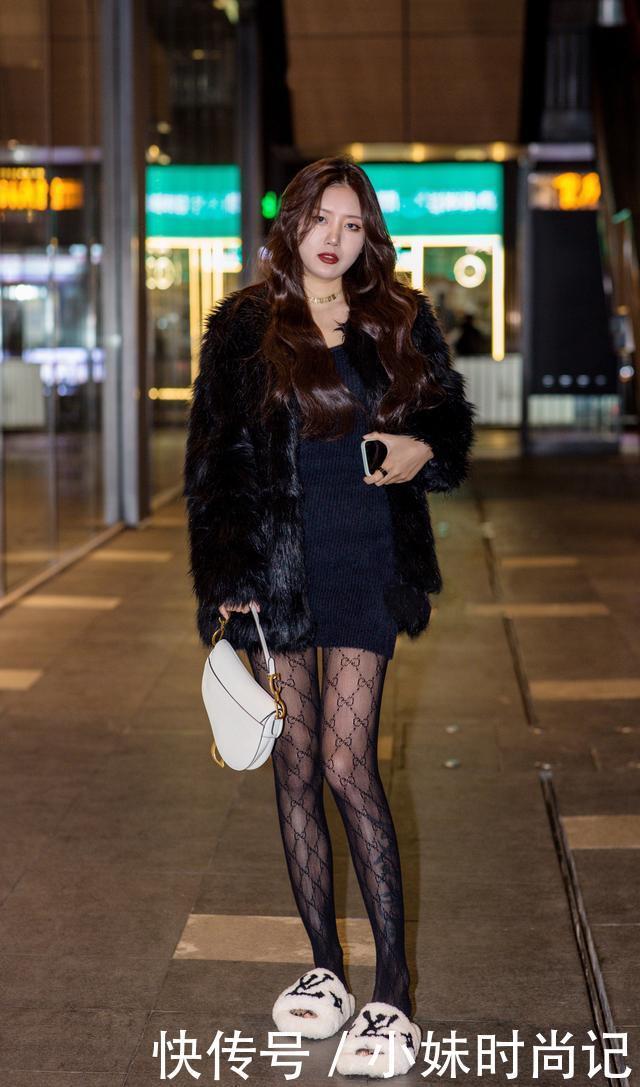 搭配|这个冬天, 黑色提花丝袜火了, 搭配冬装提升档次, 穿出时髦精效果