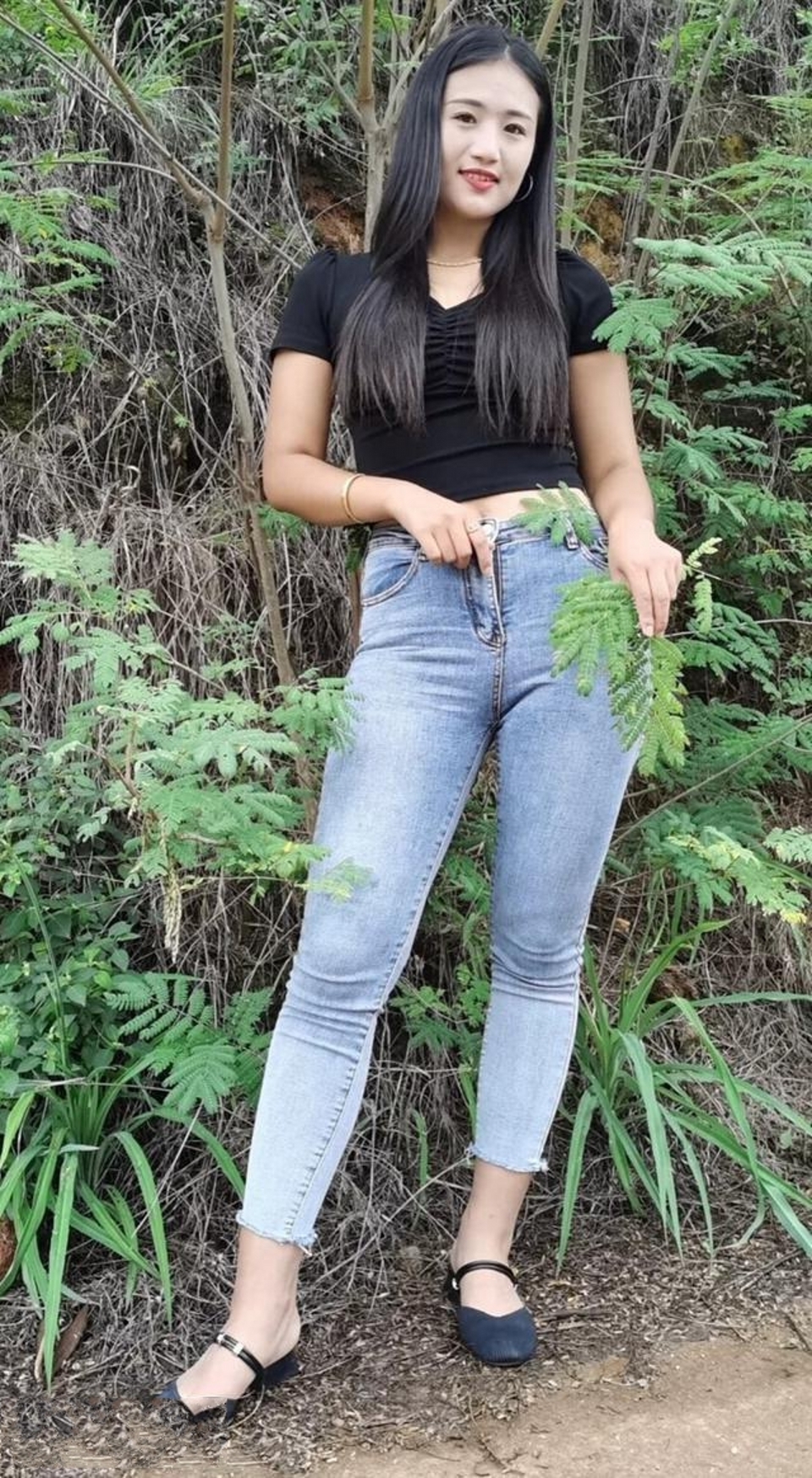 风衣加过膝靴的搭配,经典与性感的碰撞,女人