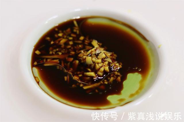 大虾|吃鲜虾,海边渔民的“无水白灼”做法,虾肉细嫩香甜,鲜味不流失