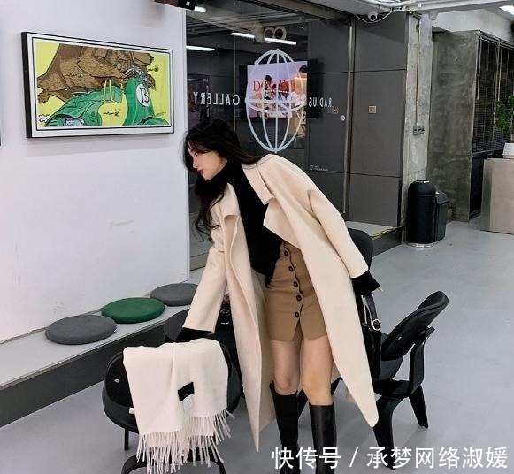 “大衣+半裙”才是冬天的正确打开方式，温柔又气质！