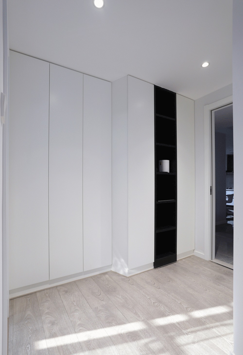 装修|传统装修不高级试一试极简风格设计，收纳藏而不露，场面大气