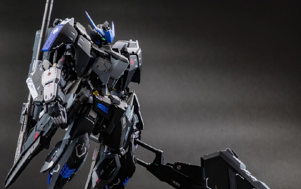 模玩控:黑色系配色,MG比例巴巴托斯第六形态高达模型
