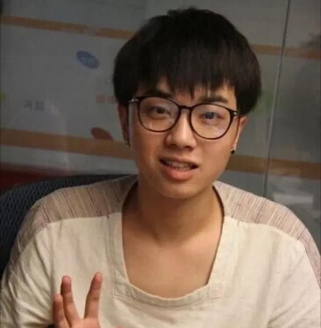 超级男声 华晨宇的外貌为什么感觉变了很多?