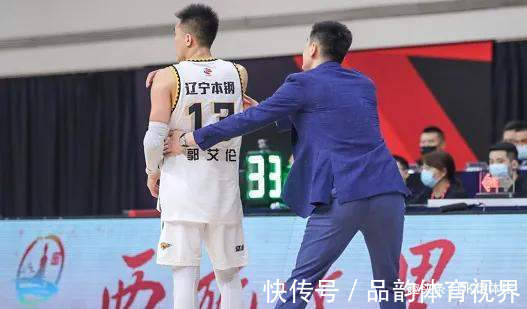 杨鸣|郭艾伦连吃两T被驱逐,会被追加禁赛吗?两大细节表明有可能升级