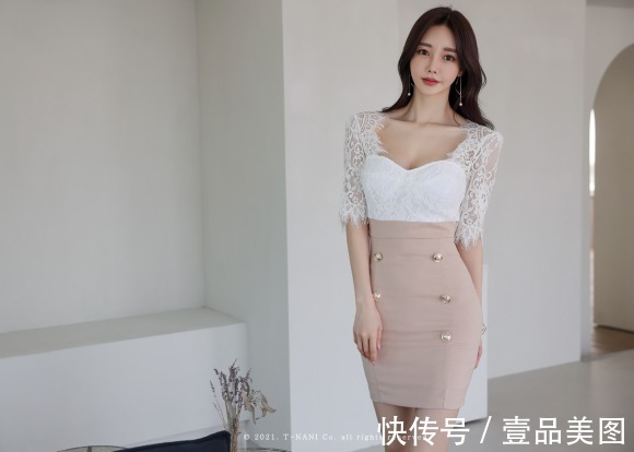 露珠玉|女神孙允珠时尚搭配:晨露珠玉琉璃馨粉婉约斜衩裙