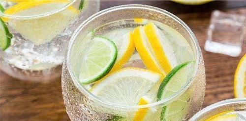 喝茶|早晨起床后,多数人都喜该样子喝水,对肾脏伤害很大!