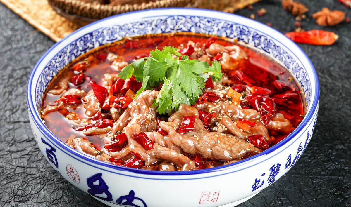 水煮肉片，香辣入味口感滑嫩，佐酒下饭超美味的家常菜，做法简单