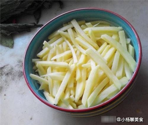 开胃|土豆别再切细丝，简单一切一炒，又酸又辣又开胃，拯救手残党