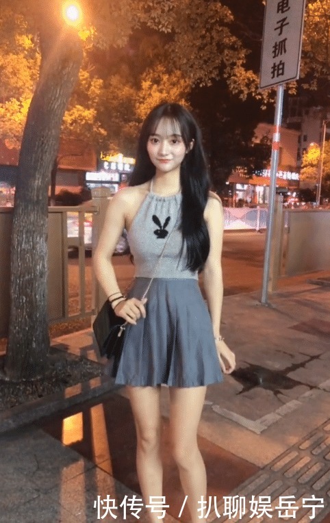 夜色下的短裙美女,不回家干啥去?