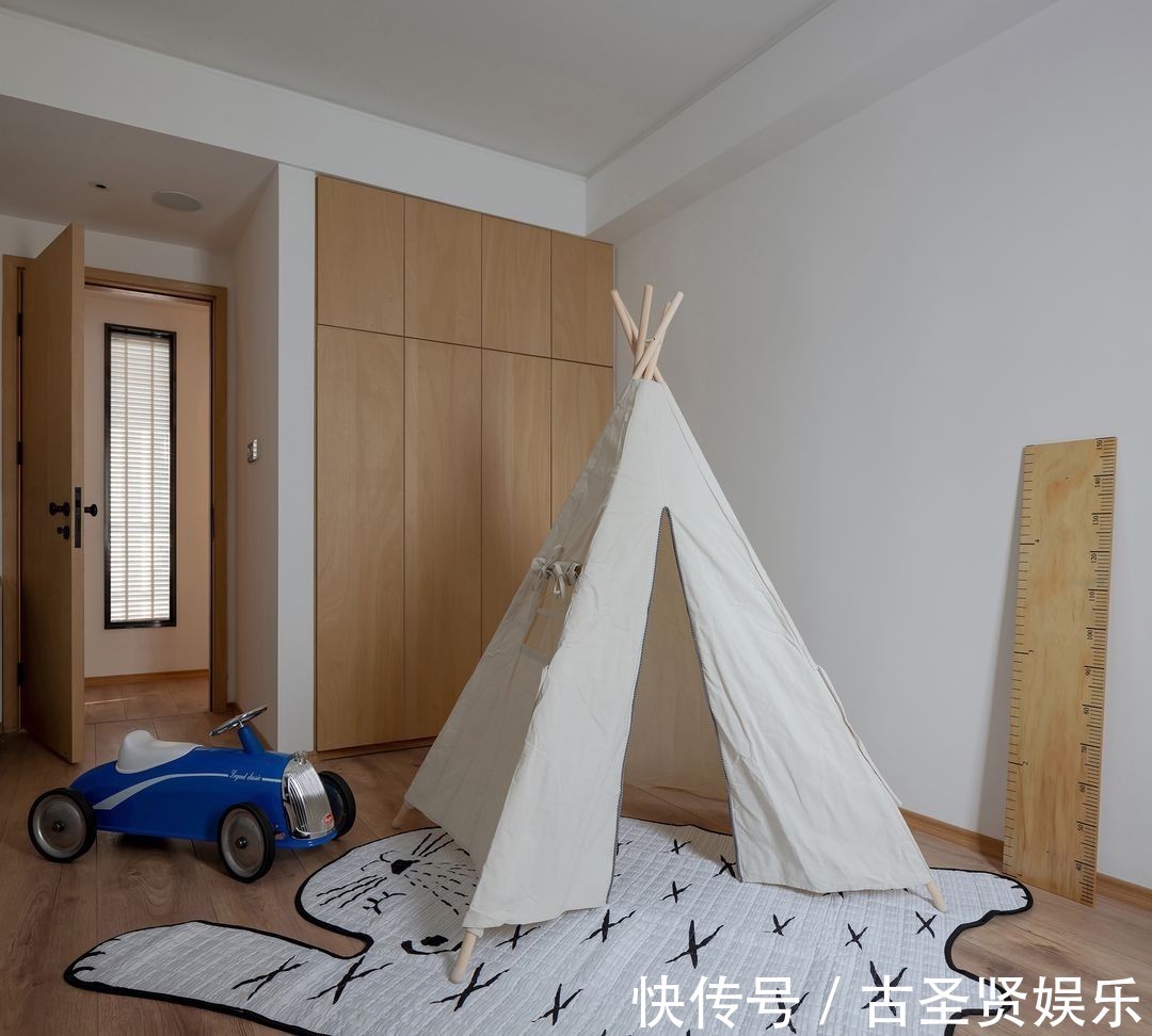 装修|用“地板”做吊顶用石灰刷墙壁95后装修的新家果然与众不同