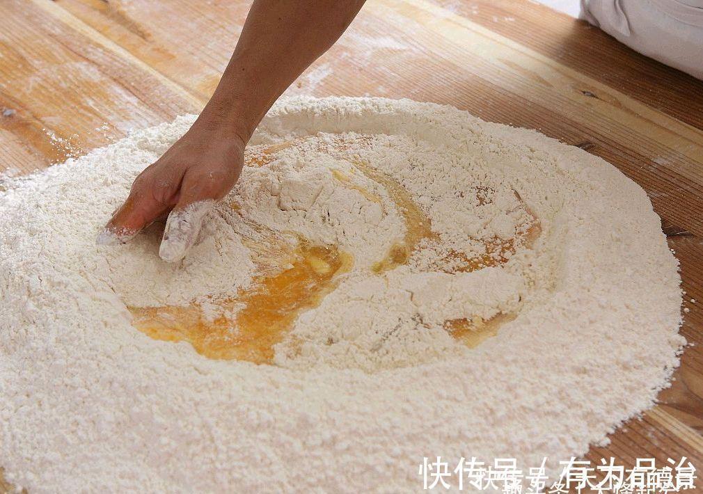 要点|手工饺子不管什么馅，饺子皮是关键，3个要点，饺子好吃不破皮！