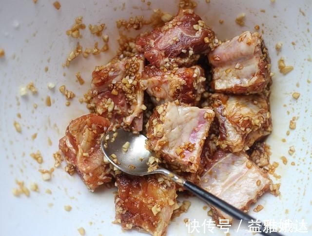 世界杯|排骨这样做,不用一滴油,简单省事还好吃,端上桌根本不够分