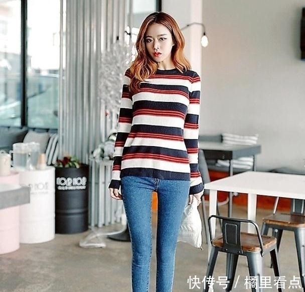 潮流时尚的牛仔裤,走起路来就是不一样的感觉!