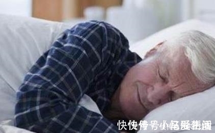 中老年人|中老年人每天睡多长久合适?长寿的人都这样做