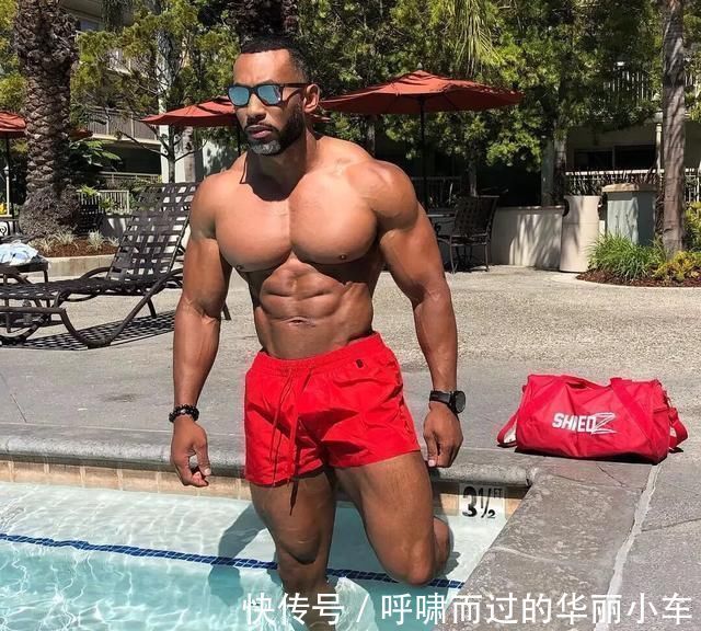 大臂|靠饱满胸肌成为世界冠军享誉健身圈塑造胸肌无关动作需要细节