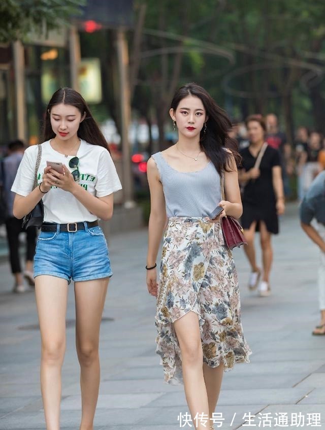 连衣裙 米白色吊带连衣裙,清新自然,活力感十足!