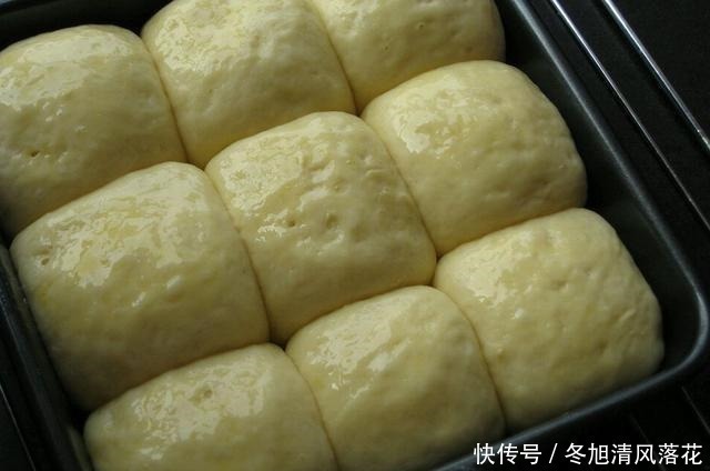 烤盘|不用面包机,不用一直揉面,在家也能做出暄软小餐包,当早餐真好