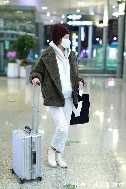 马伊琍|马伊琍到底多会穿,看这三套搭配就知道穿衣品味,时髦减龄又有范