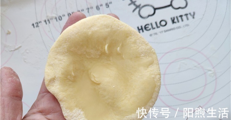 玉米面|玉米面独特做法,不蒸发糕和窝窝头,香软好消化,中老年人别放过